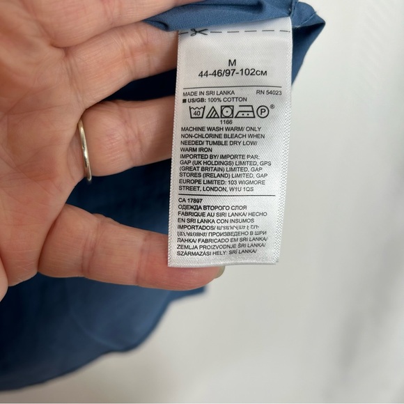 Banana Republic blue button up shirt Giraffe print long sleeve size medium - Picture 5 of 7